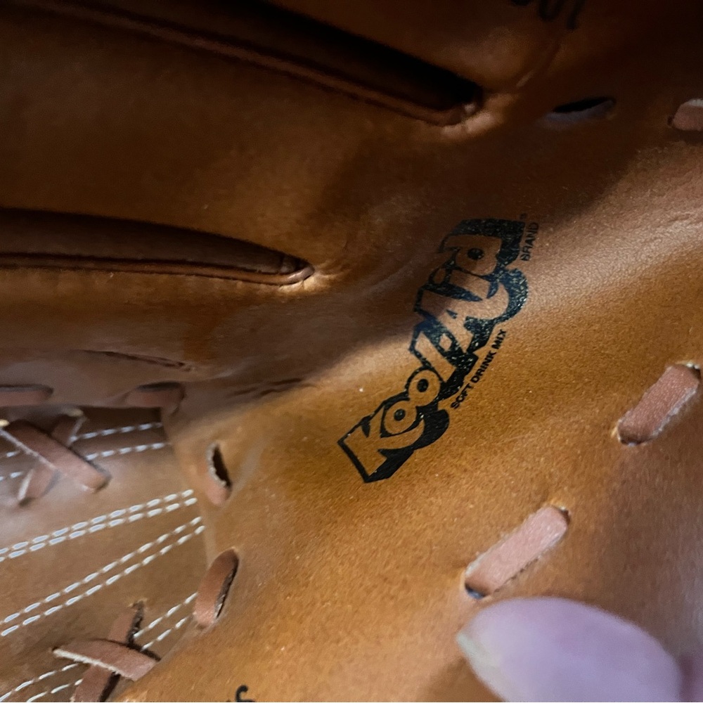 VINTAGE KOOL-AID BASEBALL GLOVE WHITE SOX ROUGH AND RARE - Picture 7 of 9